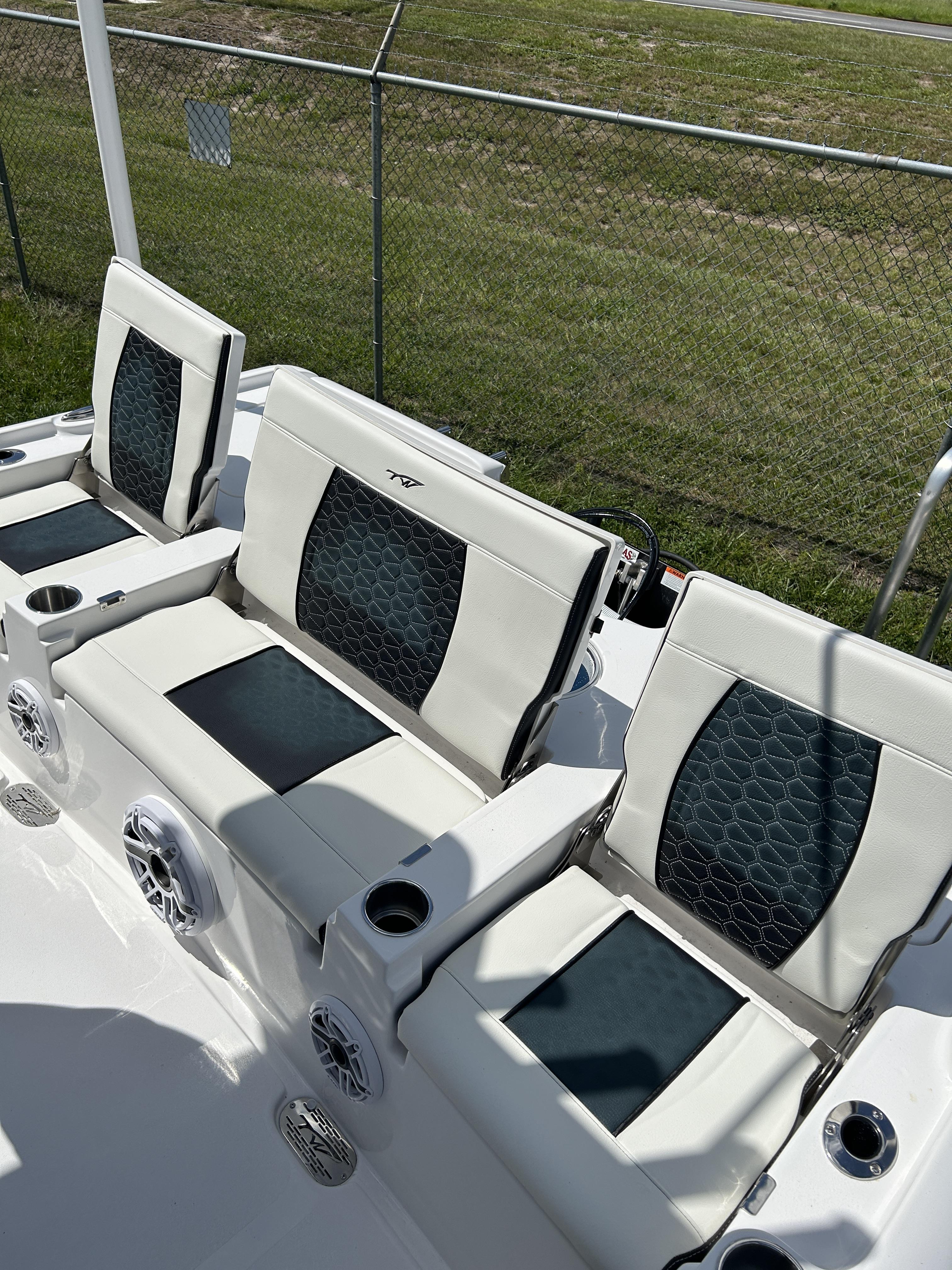 2026 Tidewater Boats 2500 Carolina Bay - Photo 4